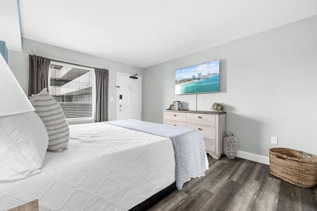 Direct Oceanfront- King Bedroom- Amazing Views/Pools/Hot Tubs/Beach Access/Golf Миртл-Бич Экстерьер фото
