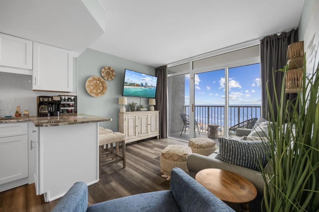 Direct Oceanfront- King Bedroom- Amazing Views/Pools/Hot Tubs/Beach Access/Golf Миртл-Бич Экстерьер фото