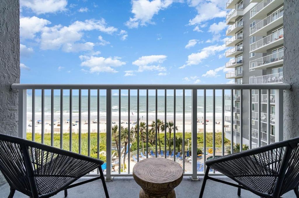 Direct Oceanfront- King Bedroom- Amazing Views/Pools/Hot Tubs/Beach Access/Golf Миртл-Бич Экстерьер фото