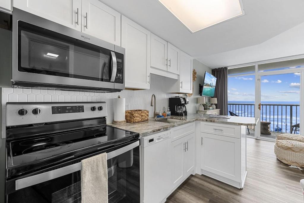 Direct Oceanfront- King Bedroom- Amazing Views/Pools/Hot Tubs/Beach Access/Golf Миртл-Бич Экстерьер фото